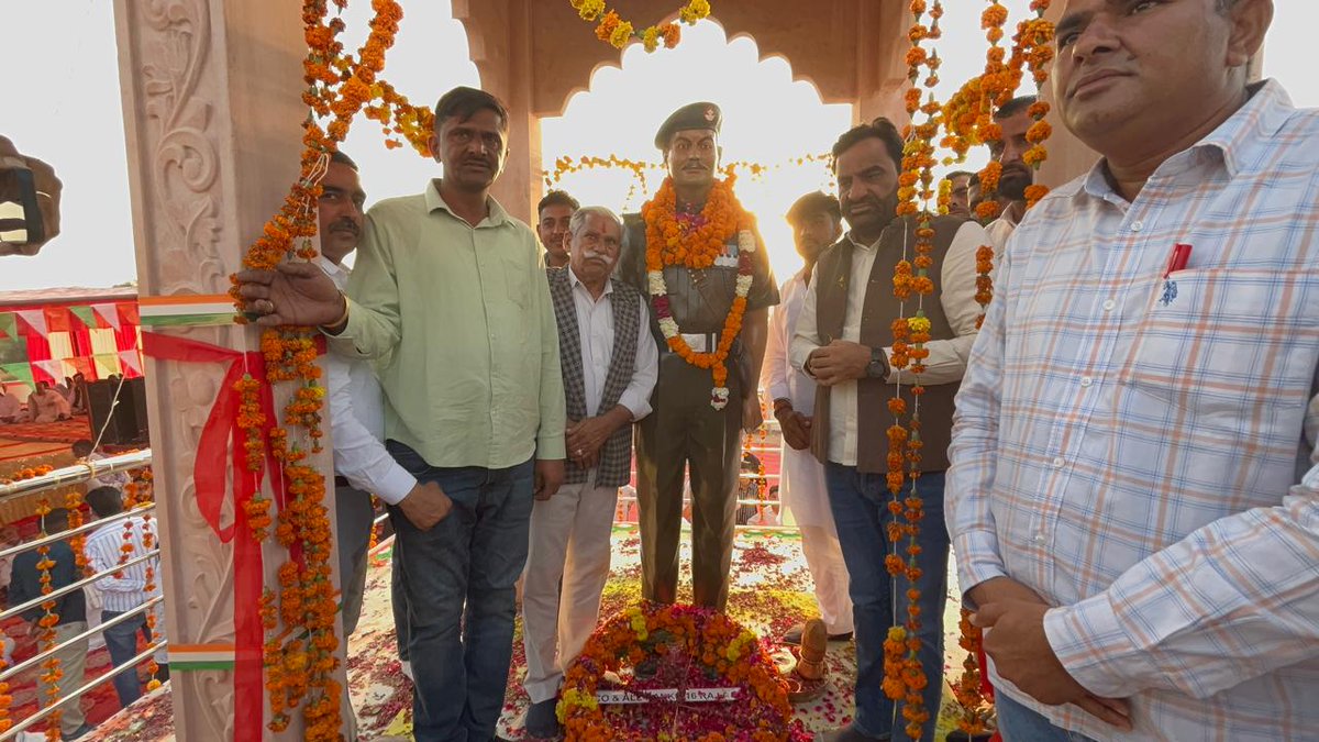 RLPINDIAorg's tweet image. RLP सुप्रीमों व नागौर सांसद श्री हनुमान बेनीवाल जी ने आज  बीकानेर जिले के नोखा क्षेत्र में स्थित ग्राम -केड़ली में अमर शहीद सुबेदार तुलछाराम जी सियाग की मूर्ति के अनावरण कार्यक्रम में भाग लिया |
@hanumanbeniwal