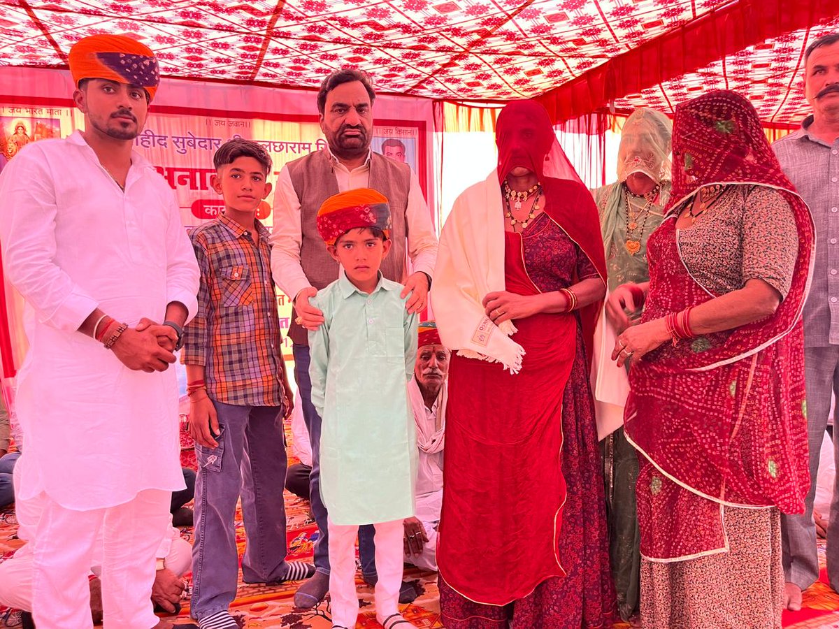 RLPINDIAorg's tweet image. RLP सुप्रीमों व नागौर सांसद श्री हनुमान बेनीवाल जी ने आज  बीकानेर जिले के नोखा क्षेत्र में स्थित ग्राम -केड़ली में अमर शहीद सुबेदार तुलछाराम जी सियाग की मूर्ति के अनावरण कार्यक्रम में भाग लिया |
@hanumanbeniwal