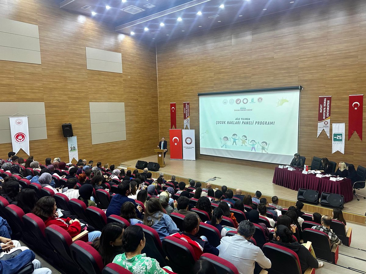 hataymem's tweet photo. MEB Özel Eğitim ve Rehberlik Hizmetleri Genel Müdürü Doç.Dr. Mustafa Otrar'ın konuşmacı olarak katıldığı "Aile Yılında Çocuk Hakları Paneli" HMKÜ'de gerçekleştirildi. 

👉 https://t.co/VHiT2sZzEb

#hataymem #egitimhatayanefesoluyor https://t.co/qewbqEh55a