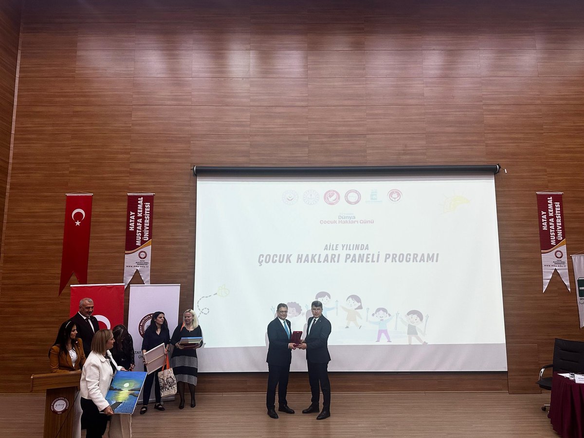 hataymem's tweet photo. MEB Özel Eğitim ve Rehberlik Hizmetleri Genel Müdürü Doç.Dr. Mustafa Otrar'ın konuşmacı olarak katıldığı "Aile Yılında Çocuk Hakları Paneli" HMKÜ'de gerçekleştirildi. 

👉 https://t.co/VHiT2sZzEb

#hataymem #egitimhatayanefesoluyor https://t.co/qewbqEh55a