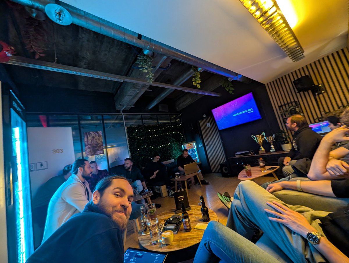 erupt_lounge's tweet image. Esports Afterwork has begun 🥳
@mYinsanityCH