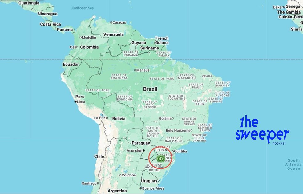 SweeperPod's tweet image. 🇧🇷 Chapecoense could win promotion back to Brazil&apos;s Série A this weekend if they win and the clubs above them drop points in the final round.

The club, who were last in the top flight in 2021, were at the peak of their powers in 2016 when a plane crash tragically killed most of…
