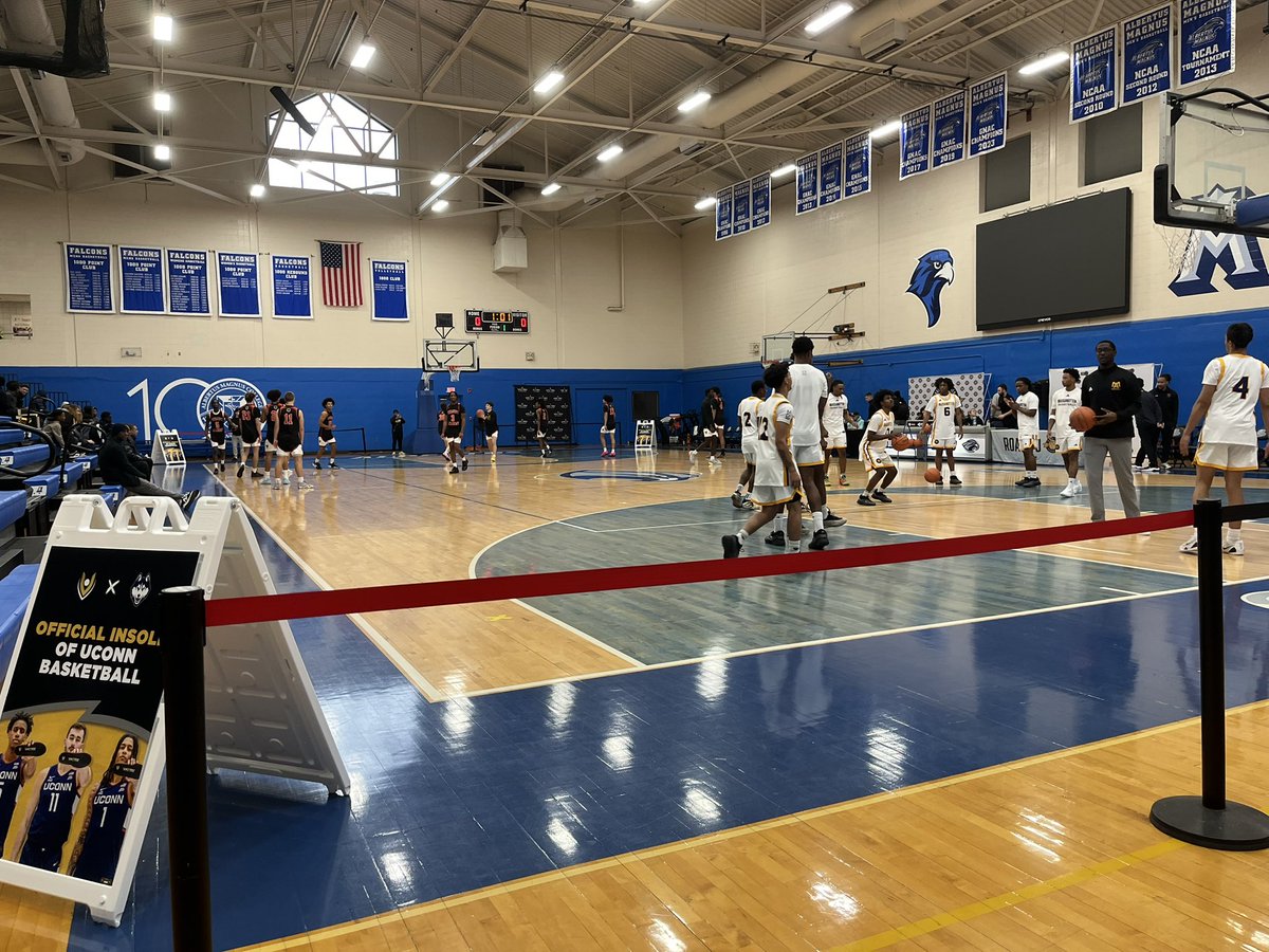 BflinnHoops's tweet image. At The National Prep Showcase- annually one of the best prep events of the entire season. Duquesne commit Jackson Williams was impressive in a @SPIREHoops victory to kick things off. @VermontAcadHoop vs @MMAPGBasketball set to tip.