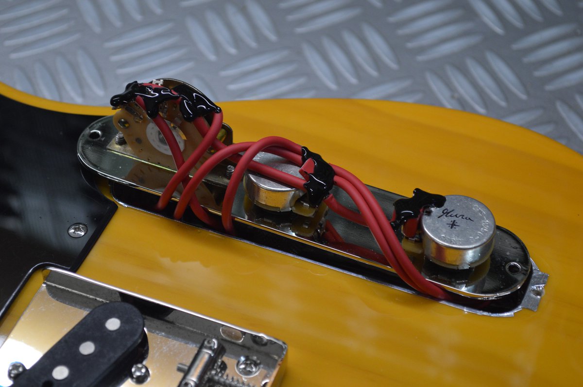 Ne vogliamo parlare ? Nelle sapienti mani di #StefanoMura #AlchimedeLiuteria metto le mie chitarre. #Sassari #Sardigna #Sardegna #Sardinia. La mia #Squier #Telecaster #ClassicVibe 50s completamente customizzata. 😍