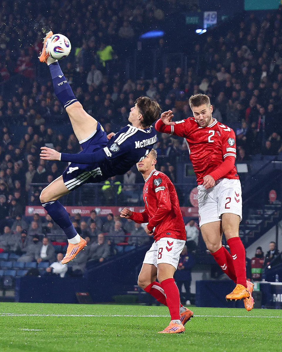 Football__Tweet's tweet image. 🚨 𝗥𝗘𝗖𝗢𝗥𝗗: Scott McTominay’s acrobatic overhead kick against Denmark is now the 𝗛𝗜𝗚𝗛𝗘𝗦𝗧 bicycle kick in football history! 😍✈️🏴󠁧󠁢󠁳󠁣󠁴󠁿

🥇 Scott McTominay: 2.53 metres
🥈 Paul Onuachu: 2.41 metres
🥉 Cristiano Ronaldo: 2.38 metres

It’s absolutely 𝗠𝗢𝗡𝗦𝗧𝗥𝗢𝗨𝗦. 🤯