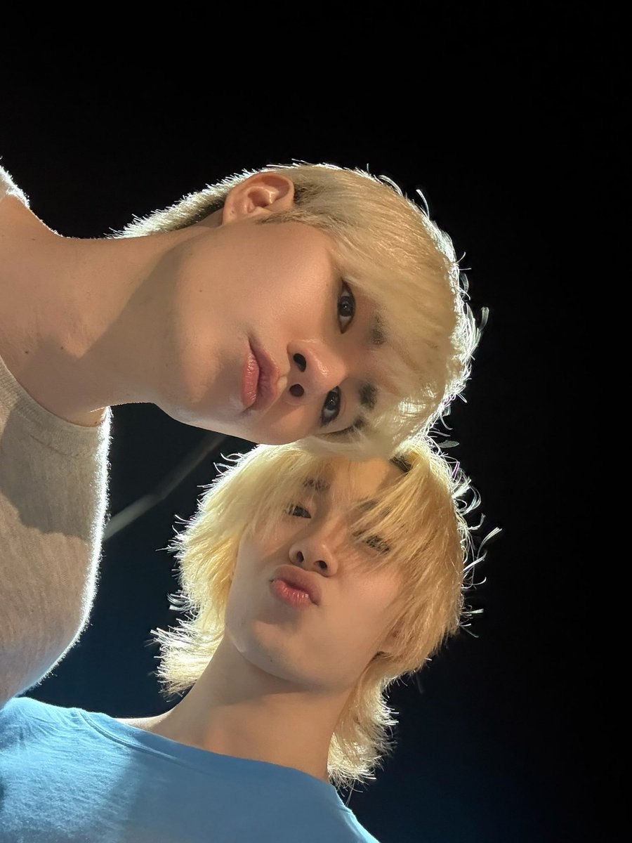 CwrNew's tweet image. 5th Anniversary นะคร้า 5 ปีผ่านไปไวมากก ดูนานแล้วเนอะ 5555 อยู่กับหนูไปอีกหลาย ๆ ปีเลยนะงับ 🤟🏻

STILL ZNN ALWAYS
#ZNN5thAnniversary