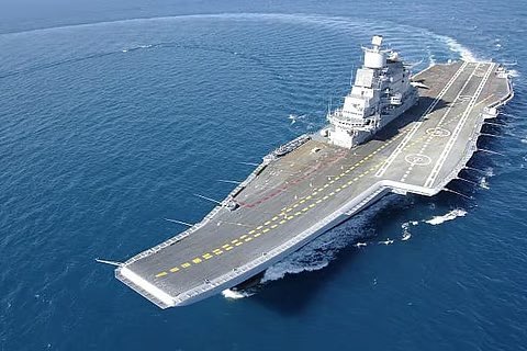 hyperRoguex's tweet image. اب بھارت کے پاس بس یہ INS-Vikrant 🚢بچا ہے…خیال رکھو اِسکا کہیں یہ بھی ‘لیک’ ہو کر Titanic 😜💀 نہ بن جائے!
یہ ہمارا شکار ہے ✔️