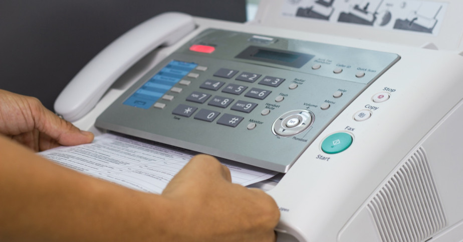 ProcuAlba's tweet image. 📰&quot;El Ministerio de Justicia declara que, desde el 24 de noviembre, queda suprimido el uso del fax en su territorio&quot;

El fax ha dejado de ser una vía de comunicación con los juzgados en territorio Ministerio.

Vía: @Confilegal 

confilegal.com/20251119-el-mi…