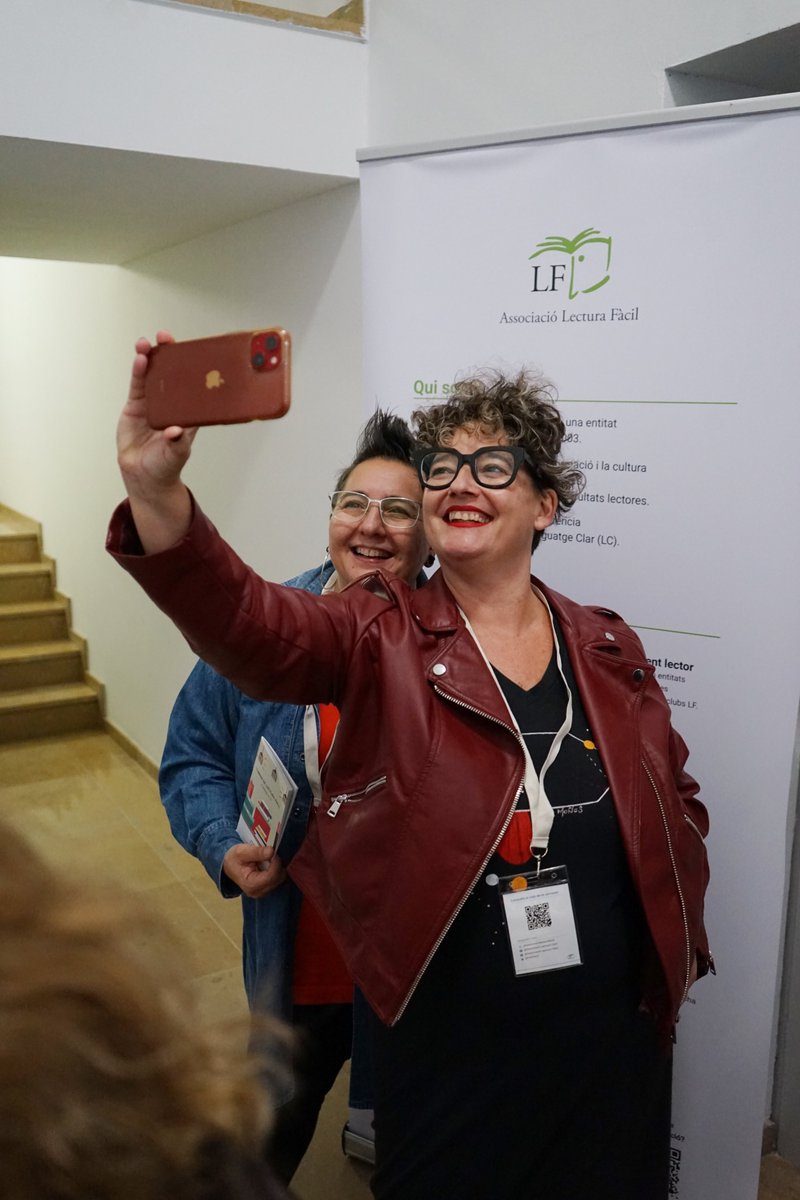 Lectfacil's tweet image. Tanquem el 1r dia de la 12a Jornada de Lectura Fàcil a València amb el cor ple!💚

Gràcies a totes les persones que heu vingut a compartir, a aprendre i a fer créixer la #LecturaFàcil. Sou essencials per continuar defensant l’accessibilitat i el dret al coneixement per a tothom!