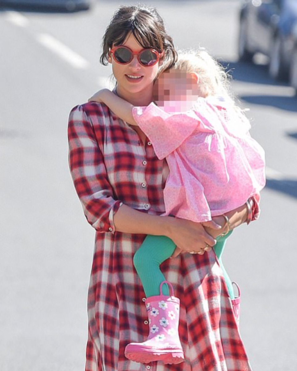 ameliawarnerbra's tweet image. Happy 12th birthday to the beautiful Dulcie Dornan 🎉🎁🥖🎈💖