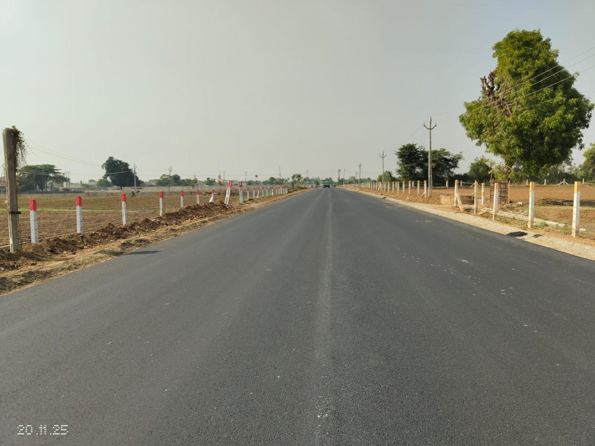 infobanaskantha's tweet image. બનાસકાંઠામાં રોડ-રસ્તાઓના નવીનીકરણનું કાર્ય પુરજોશમાં: માર્ગ અને મકાન વિભાગ સ્ટેટ તથા પંચાયતની ઝડપી કામગીરી

જૂના ડીસા–ગઢ–કાણોદર માર્ગનું વાઈડનીંગ કામ યુદ્ધના ધોરણે શરૂ કરાયું

@CMOGuj @InfoGujarat @CollectorBK