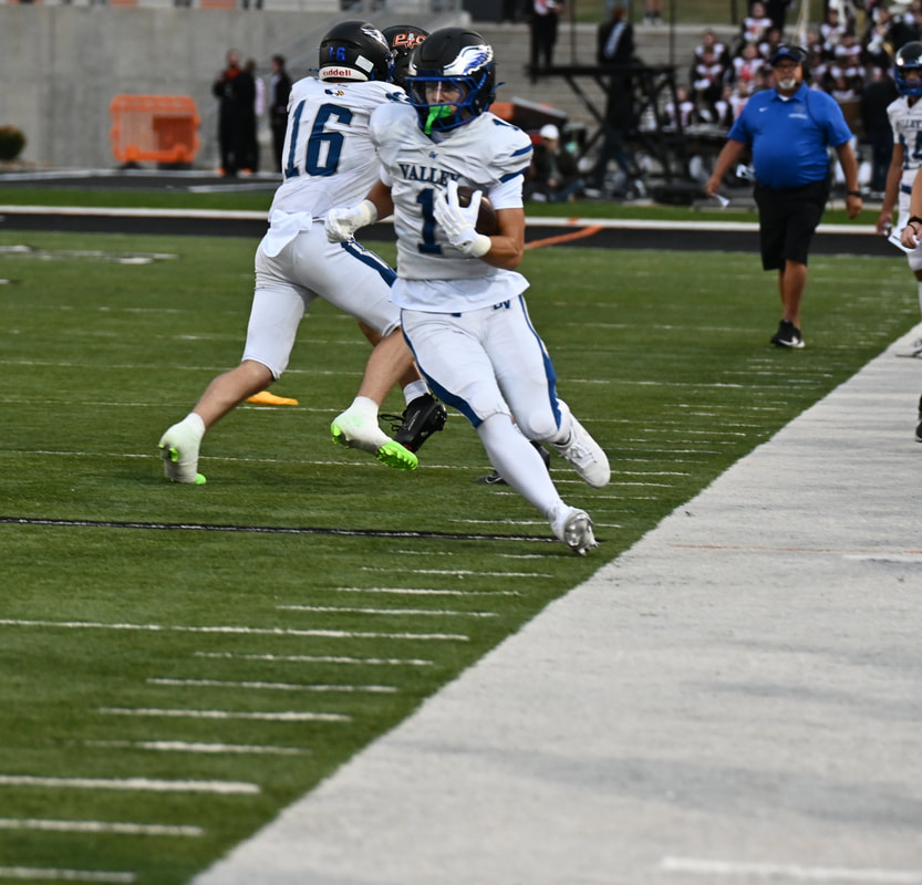 GrainValleyNews's tweet photo. Eagles football looks for first state semifinal appearance since 2007

https://t.co/VcnUvbwTWW

Story by Michael Smith, Grain Valley News @MSmith2324 
Photo credit Addie Kennedy https://t.co/BYgJmkaFJo