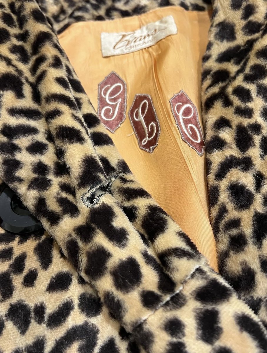 NUTTY_VINTAGE's tweet photo. 🐆vintage leopard coat🐆
【Nov. 22th 2025 new arrival】
▫︎50's Leopard faux fur coat :new!
▫︎50's monotone knit tops :new!
▫︎50's black velvet capri pants :new! https://t.co/GX4NX5Z6Kq
