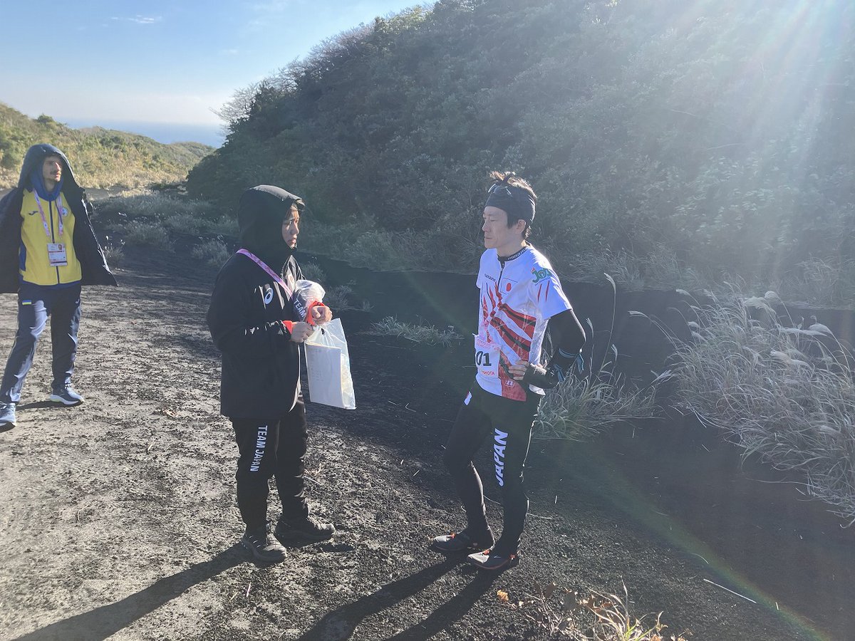 jorienteering's tweet image. 🇯🇵東京2025デフリンピック

11月21日 大島での競技運営の様子をお届けします！

📸朝のコントロール確認中
📸ロング競技の様子
地図名「伊豆大島裏砂漠」の通りの風景が広がります

23日はいよいよオリエンテーリング最終種目のリレー競技🏃
男子のみの種目となります。