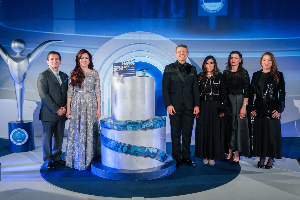 FIMLM's tweet photo. ✨Algunos de nuestros momentos favoritos de la Gala de Premiación del #FestivalDePlataFIMLM.🎬

🔗 Revive la transmisión en vivo: 
https://t.co/JRq1BgoXPC 

#Fimlm25Años https://t.co/hBd0hTDEkV