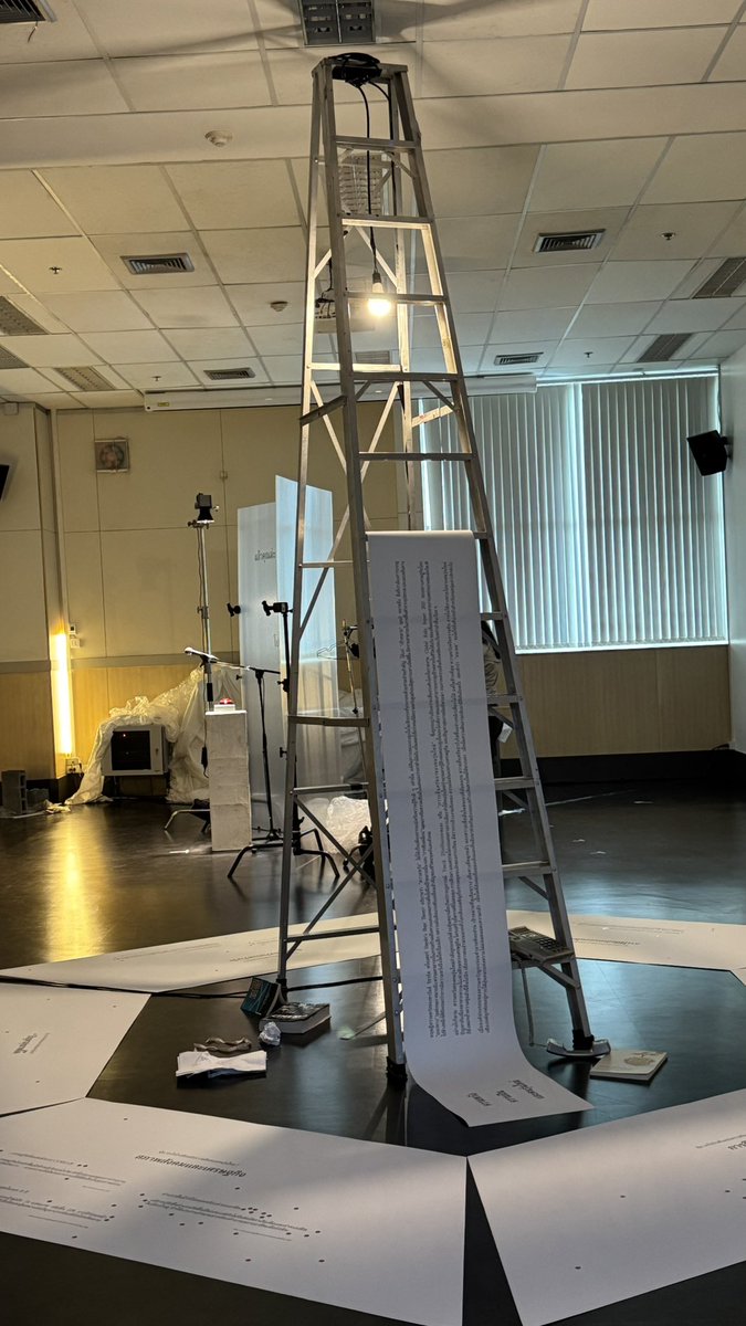 สภาพปีแก่เพิ่งสอบosceเสดก่อนงานเริ่ม10นาที กุรีบไปดูธีสิสฮ้าทมากเกือบขับป้อบแทนลุงละ จิงๆคือเกือบจะวิ่งจากคณะไปแล้วแต่กลัวเปนลมถึงแบบหวุดหวิดสุดๆ แต่ๆๆๆรีวิวๆๆคือดียมากค่ะเป็นพรีธีสิสที่พูดเสียงในหัวกุไปหลายอย่างมาก ขอให้ได้คะแนนเย้อๆน้าาาา⭐️⭐️⭐️⭐️⭐️

#DreamandDustProject2025