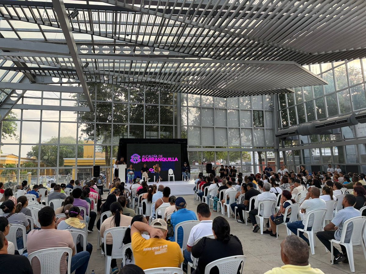 LorduyCesar's tweet photo. #SacoPecho por el programa #Credichevre de la @alcaldiabquilla que al día de ayer ha entregado 6.840 créditos con una inversión de casi $17 mil millones, lo que ha permitido llevar inclusión financiera real a cada rincón de la ciudad. “A barranquilla nada la detiene”: @AlejandroChar