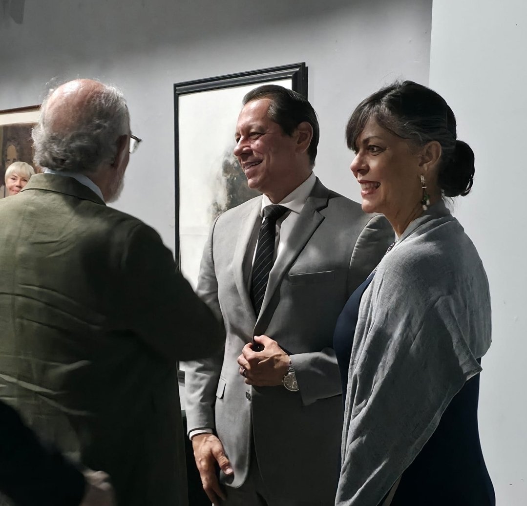 Mis felicitaciones a <a href="/rcoxalomar/">Rafael Cox Alomar</a> por su incorporación como Académico de Número de la Academia Puertorriqueña de la Historia. Es un honor haber estado en su presentación de tesis. Enhorabuena por tan prestigiosa distinción.
<a href="/marialourdespip/">María de Lourdes Santiago</a>