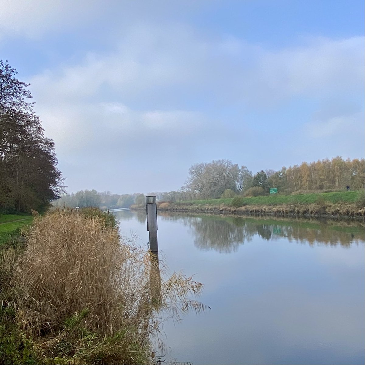 #vrtweer <a href="/Weerbord/">Weerbord☀️☔️</a> <a href="/MeteovistaBe/">meteovista.be</a> <a href="/BuienradarBE/">BuienradarBE</a> <a href="/HetweerinBelgie/">Meteo Reni - Het weer in België</a> <a href="/HendrikRemue/">hendrik.remue@gmail.com</a> 
Schelde Melle, 21/11, 13.37,