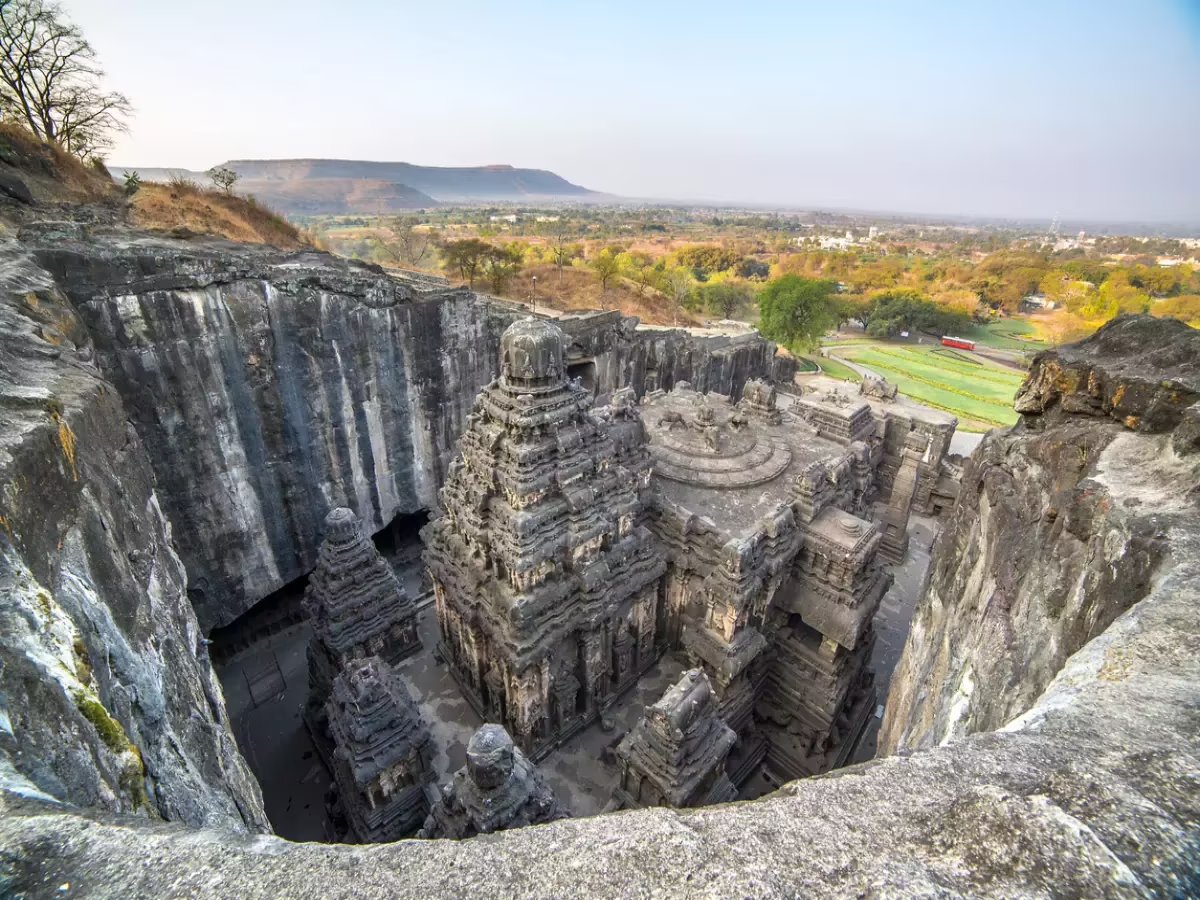 MichaelButtonX's tweet image. The Kailasa Temple is carved from a single cliff

This astonishing engineering is thought to have been achieved using nothing but hammers and chisels

200,000+ tons of rock were removed but the debris has never been found