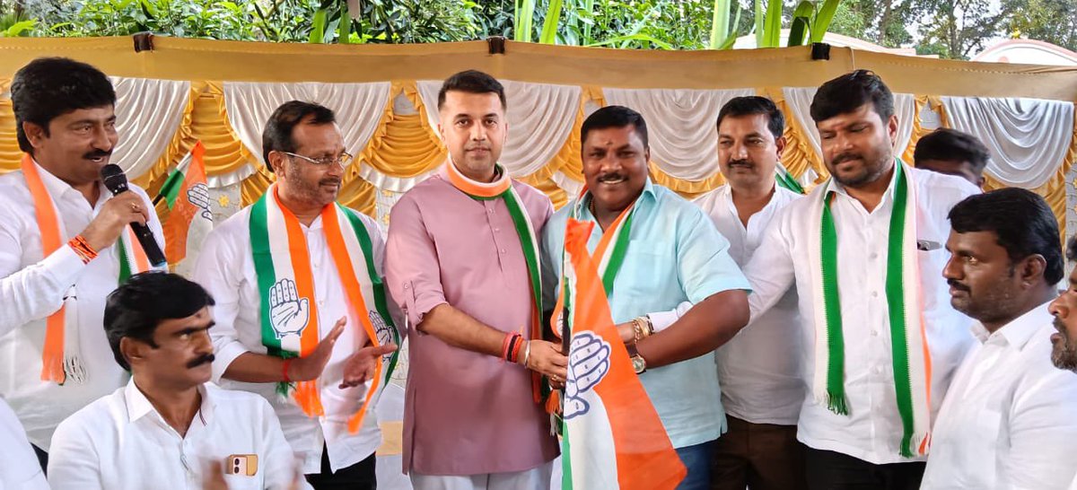 duttabhishek's tweet photo. "Energized to attend the workers meeting in Kolar Vidhan Sabha with #Kothur G. Manjunath ji MLA, Anil Kumar ji MLC, and senior leaders! Big welcome to Sunil ji, BJP senior leader, who joined our party today in Kolar! #Congress #Kolar #Karnataka" https://t.co/WJCEiijlCm