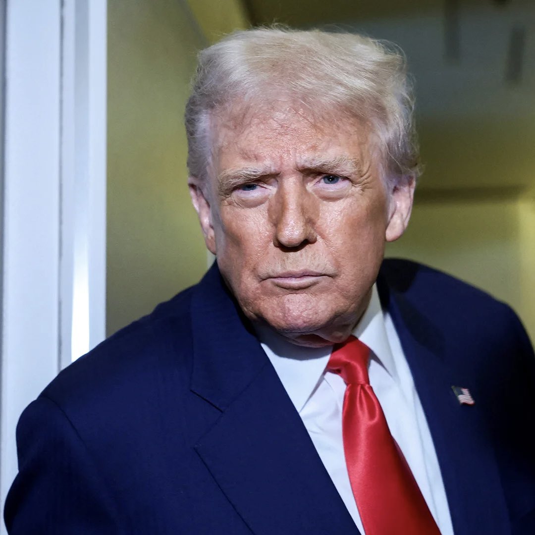 TheOtherSideRu's tweet image. 🇺🇸🇺🇦 US threatens to cut intelligence sharing and weapons supplies to press Ukraine into Trump’s peace deal — Reuters

Wasington reportedly wants Kiev to sign a framework of the deal by next Thursday

According to Bloomberg, Macron, Starmer, and Merz have already assured Zelensky…