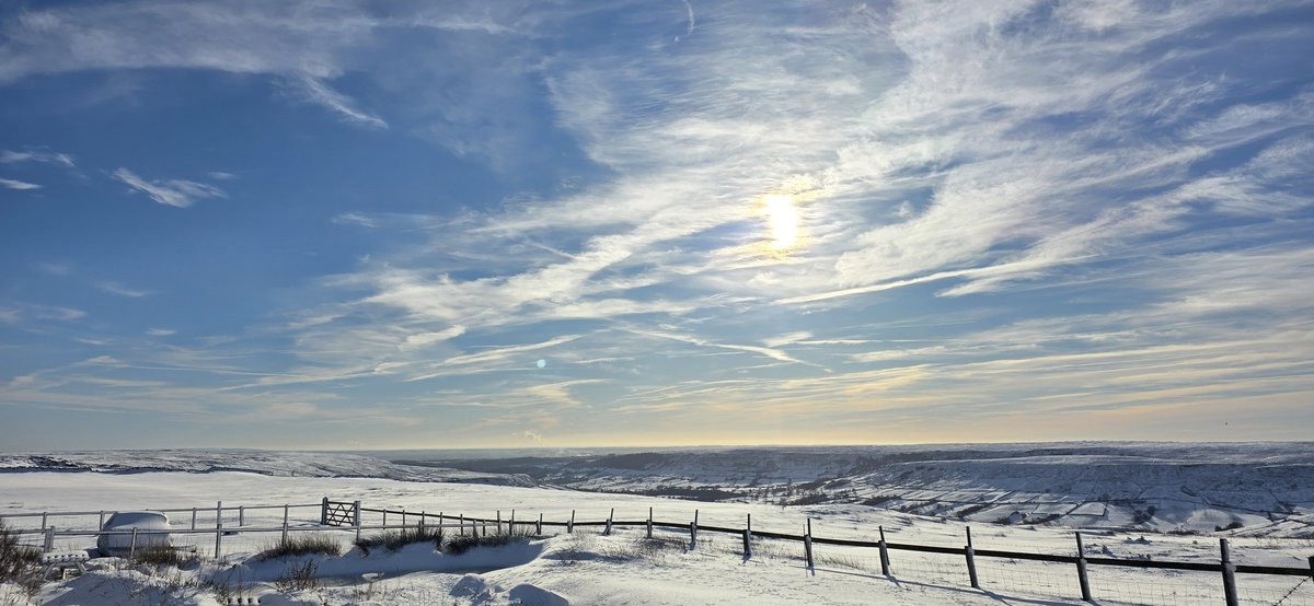 WeatherCraig's tweet image. The usual trip up to Blakey ridge on the North York Moors didn't disappoint this afternoon. Some impressive drifting. @Hudsonweather  @TWOweather @northyorkswx
