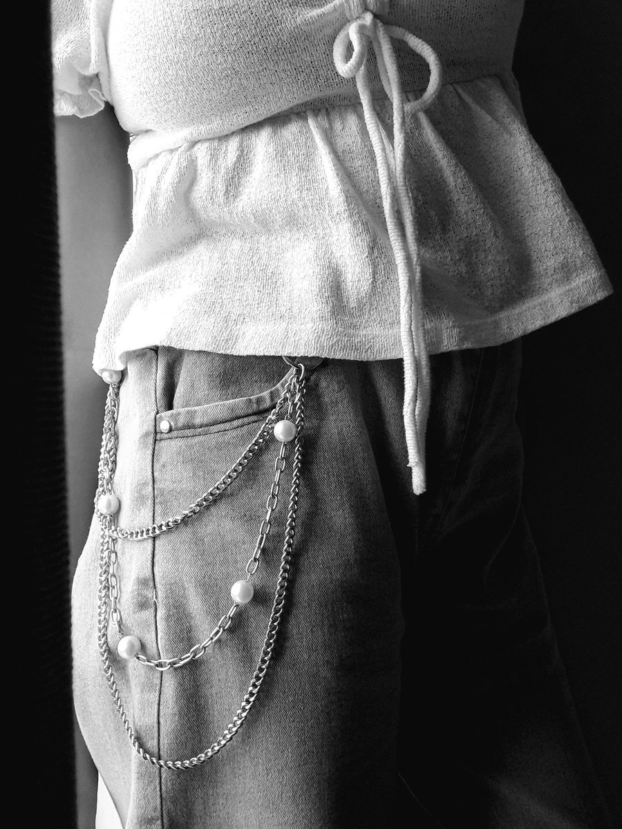 chimetaara's tweet photo. I'm obsessed with this picture I took when I got a new jean chain https://t.co/JvJG4sc0Ha