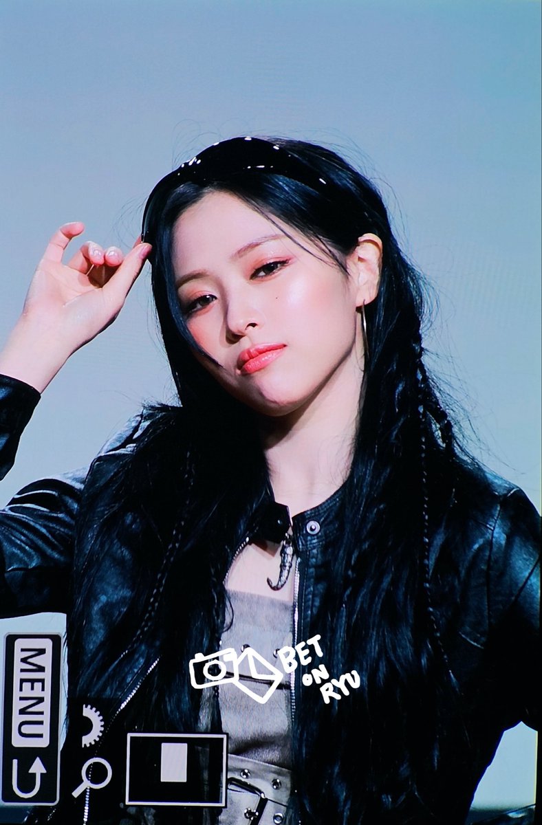 betonryu_srj's tweet image. 251121 위드뮤 - 시크한 1위가수

#있지 #ITZY #류진 #RYUJIN 
@ITZYofficial