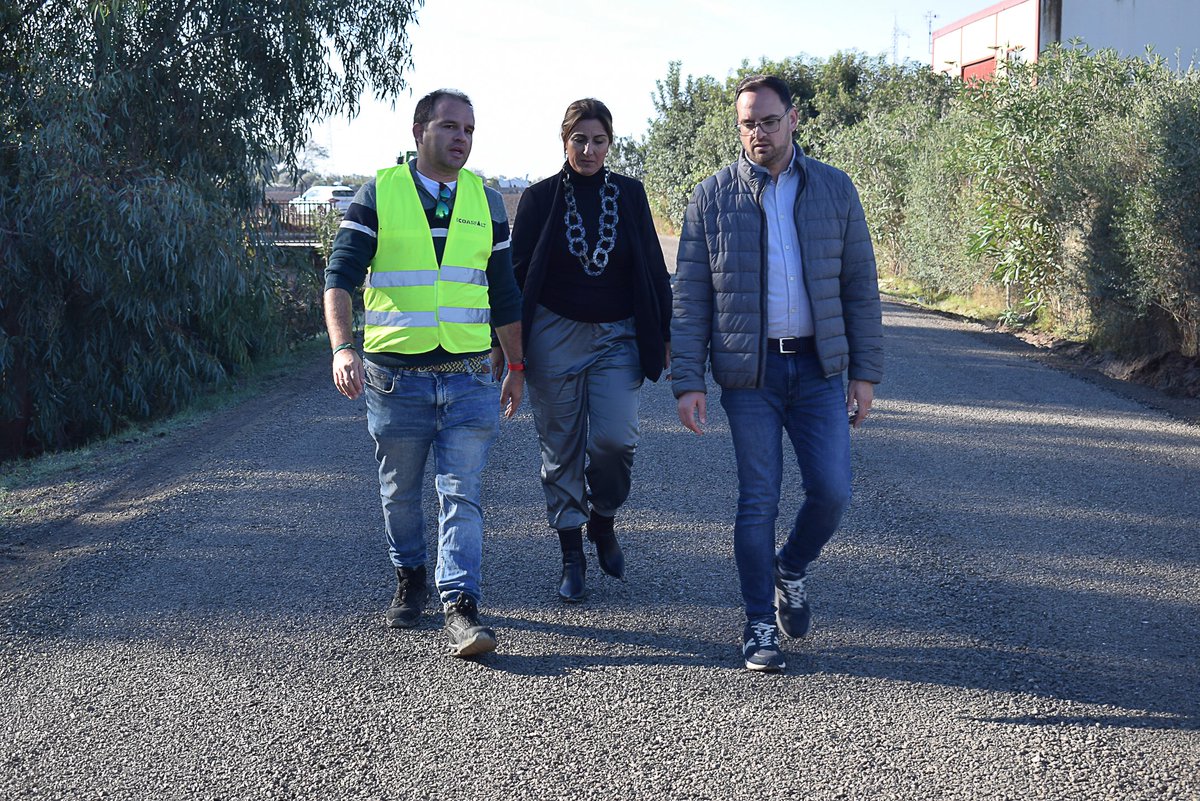 Arreglado el camino perimetral de la pedanía de Maribáñez con el sistema de riego asfáltico facebook.com/ayuntamientode…