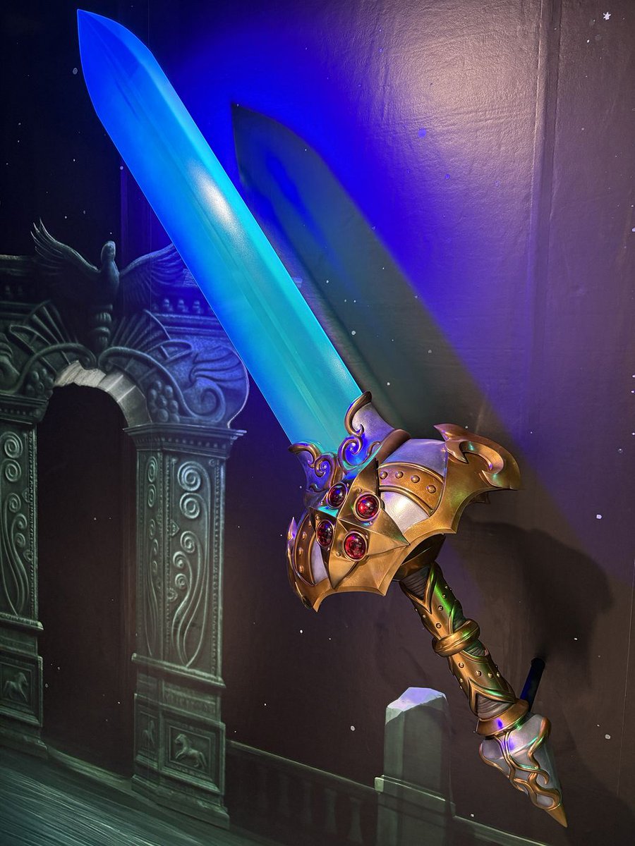 capitalolvidada's tweet image. La Excalibur II de Steiner tal y cómo se podrá ver en la exposición del 25.º aniversario de #FinalFantasyIX.