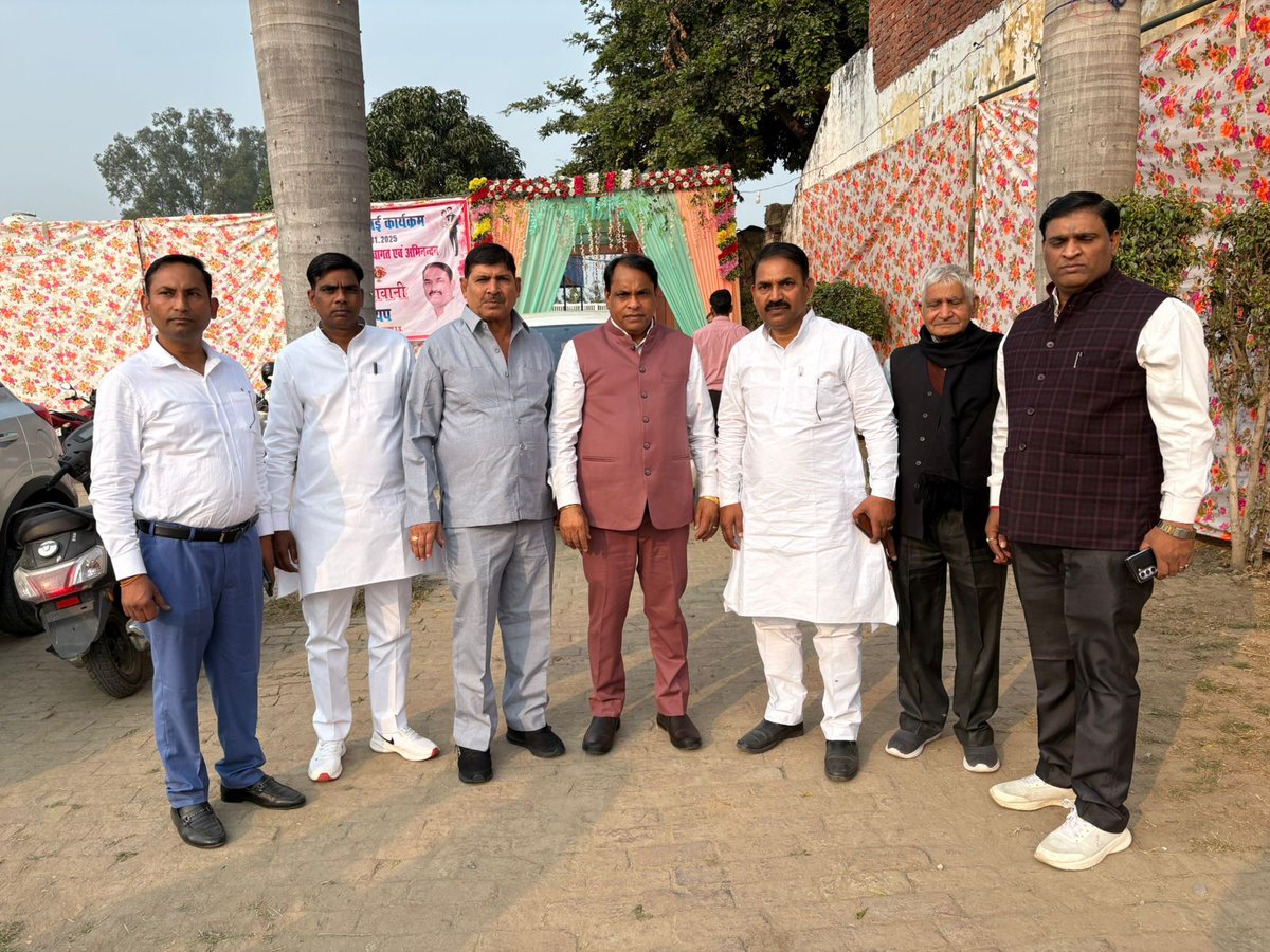 MlcSuresh's tweet image. मेरठ (शिवाल खास) के ग्राम पांचली खुर्द में आयोजित
ओवैसी मोर्चा प्रदेश कार्यकारिणी सदस्य श्री राकेश कश्यप जी
के पुत्र की सगाई समारोह में शामिल हुआ।

परिवार को हार्दिक बधाई व शुभकामनाएँ।
ईश्वर नव-दंपत्ति के जीवन में सुख, समृद्धि और मंगल आशीर्वाद प्रदान करे।
#Sureshkashyap