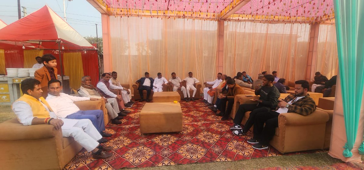 MlcSuresh's tweet image. मेरठ (शिवाल खास) के ग्राम पांचली खुर्द में आयोजित
ओवैसी मोर्चा प्रदेश कार्यकारिणी सदस्य श्री राकेश कश्यप जी
के पुत्र की सगाई समारोह में शामिल हुआ।

परिवार को हार्दिक बधाई व शुभकामनाएँ।
ईश्वर नव-दंपत्ति के जीवन में सुख, समृद्धि और मंगल आशीर्वाद प्रदान करे।
#Sureshkashyap