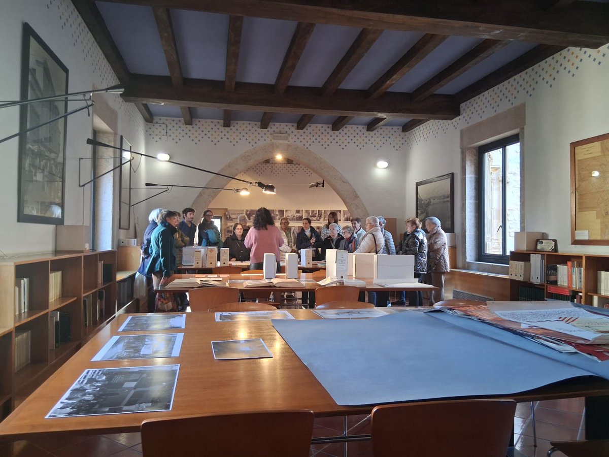 🗓️📍Avui, primera de les dues visites programades per conèixer i descobrir la #Transició a #VNG a través dels documents d'arxiu de l'#ACGAF. Gràcies per venir! #memòriahistòrica #arxius #patrimonidocumental <a href="/ajuntamentvng/">Vilanova i la Geltrú</a>