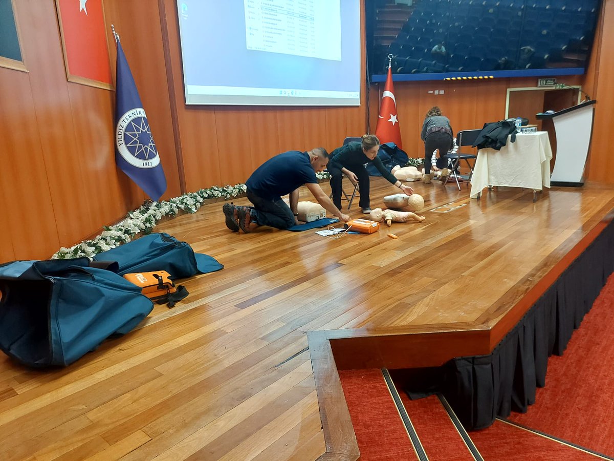 YTUISG's tweet photo. İSG Koordinatörlüğümüz tarafından düzenlenen 21 Kasım 2025 tarihli ilkyardım yenileme eğitimimiz. #İSGdeLiderYTÜ @KipcakSeyhun @profhuseyin https://t.co/Nw9usUSraE