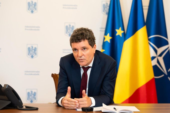 RRInternational's tweet image. Preşedintele @NicusorDanRO  consideră că anunţul #CSM referitor la noul #proiect de lege privind #pensiile magistraţilor arată că instituţia va da  la timp avizul pentru ca guvernul să-şi poată asuma răspunderea pe  actul normativ înainte de 28 noiembrie. (1/2)