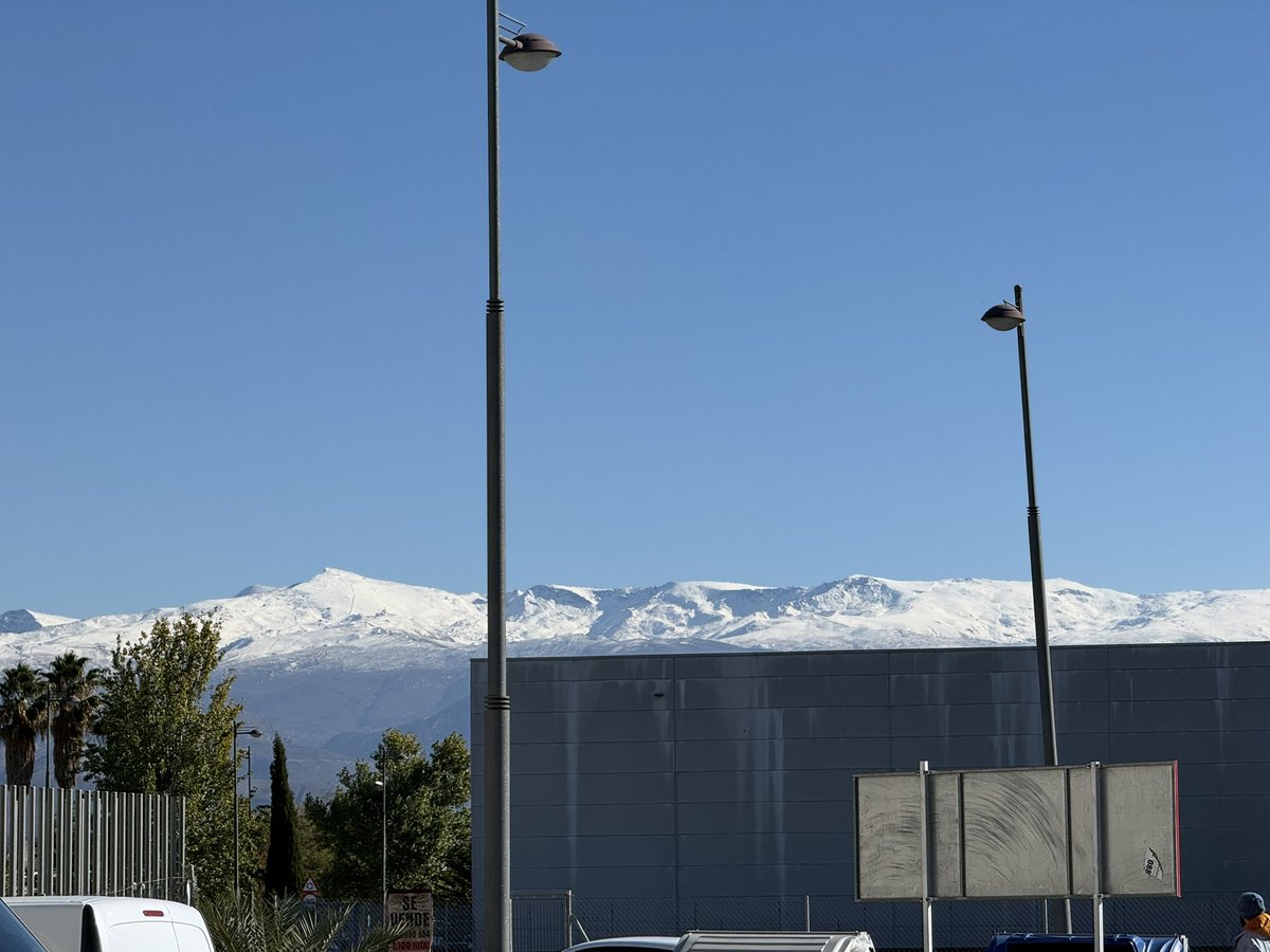 alejandrocdelg0's tweet image. que bonita está Sierra Nevada 🥹