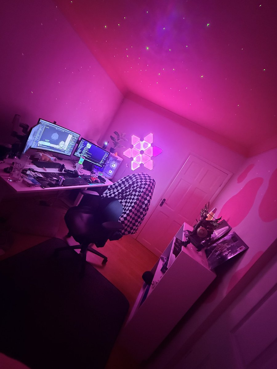 Cherievee tweet media