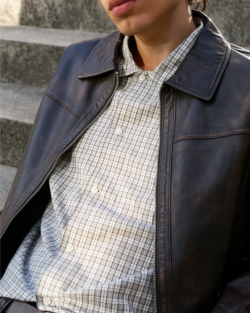 JackJonesIndia's tweet image. Leather jackets built for bad ideas and bold
entrances 🤝​

Shop the coolest leather jackets in stores or on bit.ly/JJ_Leather
​
#JACKJONESIndia #DontHoldBack ​ #LeatherCollection