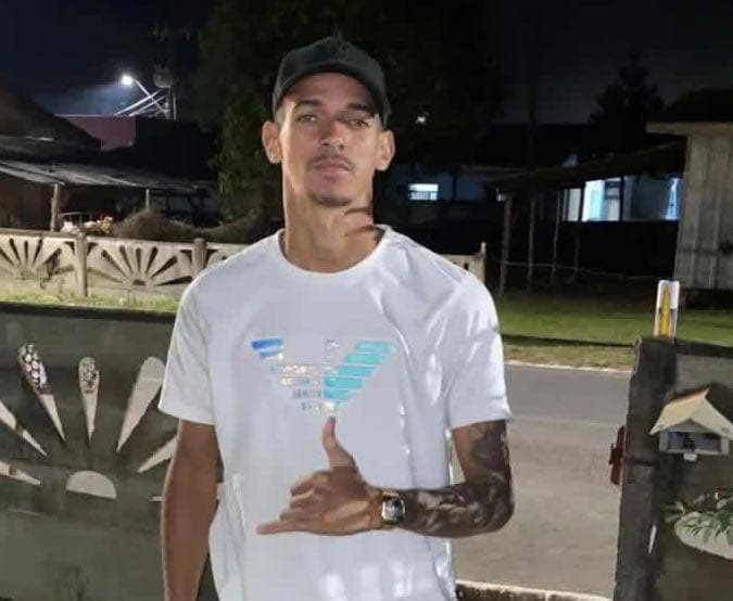 🚨 DESAPARECIDO 🚨
Fabricio se encontra sumido  desde quarta feira a noite  19/11 Saiu pra rodar no 99 e desde então não temos notícias, se alguém souber algo sobre seu paradeiro favor entrar em contato com esses números.
Mãe: 21 98194-4293
Pai: 21 97949-7632
Tia: 21 97926-5476
