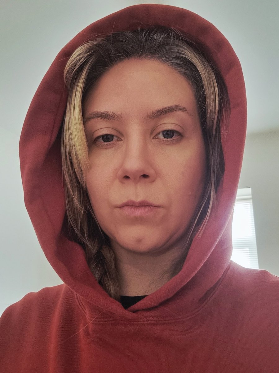 cliobscure's tweet image. Hoodie weather ❄️