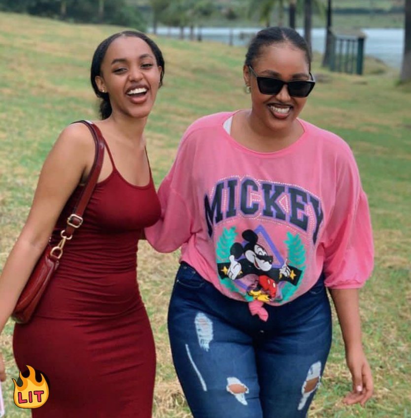 aime_mwizaa's tweet image. Me or my sister 🥰