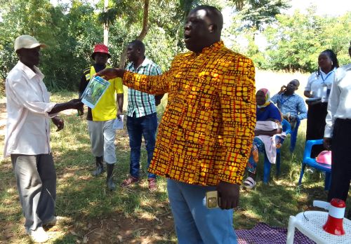 Westniletodayn2's tweet image. #Westnilenews #KigeziNews BERNARD ATIKU: WE ARE PREPARING RESIDENTS OF AYIVU WEST TO BENEFIT FROM CITY westnilenews.com/?p=7923 @HonAtikuBernard @2008gomu @jalleerick82326 @AruaInfocenter @phifymuzic @Judimats083 @KLakareber @MercyAhimbisib2 @karamojanews22 @pride_shots