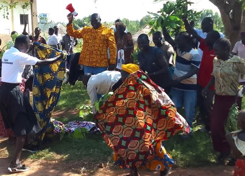 Westniletodayn2's tweet image. #Westnilenews #KigeziNews BERNARD ATIKU: WE ARE PREPARING RESIDENTS OF AYIVU WEST TO BENEFIT FROM CITY westnilenews.com/?p=7923 @HonAtikuBernard @2008gomu @jalleerick82326 @AruaInfocenter @phifymuzic @Judimats083 @KLakareber @MercyAhimbisib2 @karamojanews22 @pride_shots