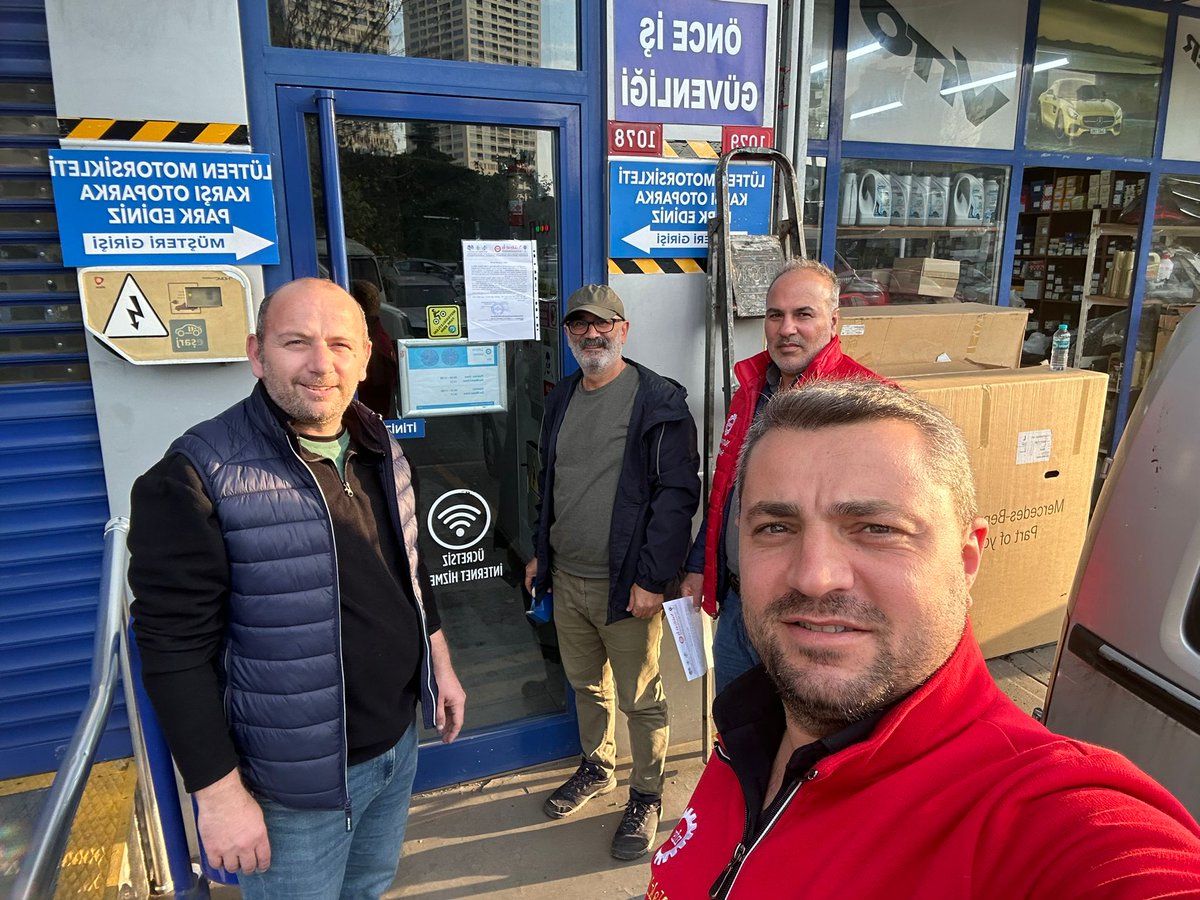 Nakliyatsendika's tweet image. BASINA VE KAMUOYUNA
TÜVTÜRK İSTANBUL TAŞIT MUAYENE İSTASYONLARINDA
GREV İLANLARI ASILDI!
Sendikamızın örgütlü olduğu Tüvtürk İstanbul Taşıt Muayene İstasyonları’nda, Ağustos ayında başlayan toplu iş sözleşmesi sürecinde işverenin hiçbir aşamada masaya gelmemesi üzerine Sendikamız…