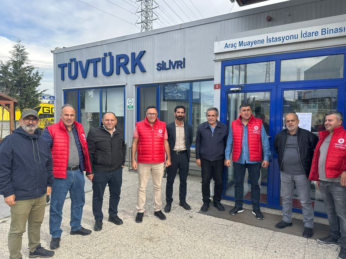 Nakliyatsendika's tweet image. BASINA VE KAMUOYUNA
TÜVTÜRK İSTANBUL TAŞIT MUAYENE İSTASYONLARINDA
GREV İLANLARI ASILDI!
Sendikamızın örgütlü olduğu Tüvtürk İstanbul Taşıt Muayene İstasyonları’nda, Ağustos ayında başlayan toplu iş sözleşmesi sürecinde işverenin hiçbir aşamada masaya gelmemesi üzerine Sendikamız…