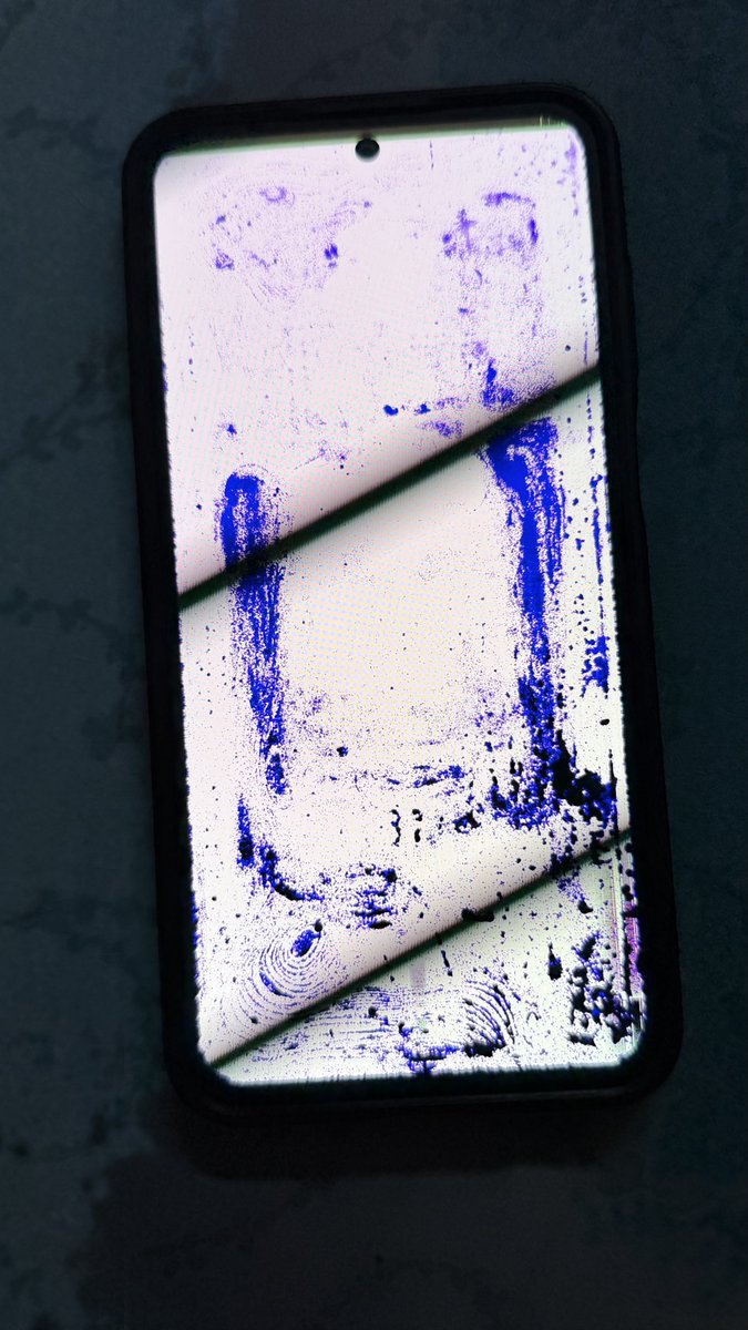 ExasperatingRad's tweet photo. My wife's Samsung device is playing holi. 
 Changing colours every moment. 
Its not a bug. Its a feature. 

Btw any nonchinese mobile brand other than Samsung and Apple? 
@VBHATI2050 @bijlanirajesh 

#samsungissues https://t.co/LIhu8NPfKU