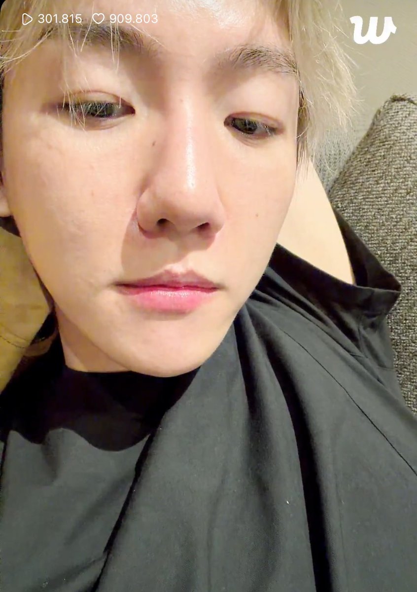 look at how CLEAN his skin is