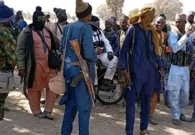 ennyola0015's tweet image. There’s no government in Zamfara State.
Abuja lost that state years ago.

The bandits mine the gold, bring in foreign cartels, and run the entire operation.
The governor just waits for monthly FAAC while his boys control the gold economy.

It’s a complete takeover.