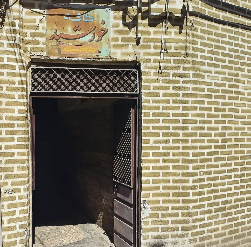 antipantork1's tweet image. ۱۷ سال از چای خوردن مردم تبریز در کافه خورشید میگذشت که خبر دادند : &quot; ترکیه تاسیس شد&quot;